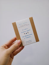 Load image into Gallery viewer, Το σπίτι μύρισε αγάπη | Πώς ζεσταίνονται οι καρδιές; | Κουμπάκι x The Soaphouse wax melts