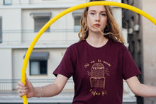 Load image into Gallery viewer, Où va le monde Γιάγκο μ'; | Claret Red | T-shirt