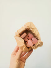 Φόρτωση εικόνας στο εργαλείο προβολής Συλλογής, Το σπίτι μύρισε αγάπη | Πώς ζεσταίνονται οι καρδιές; | Κουμπάκι x The Soaphouse wax melts
